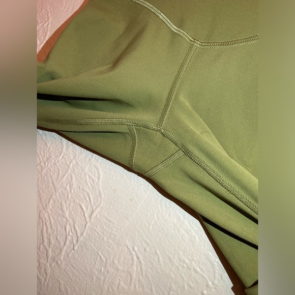 Lululemon legging - Picture 2 of 9